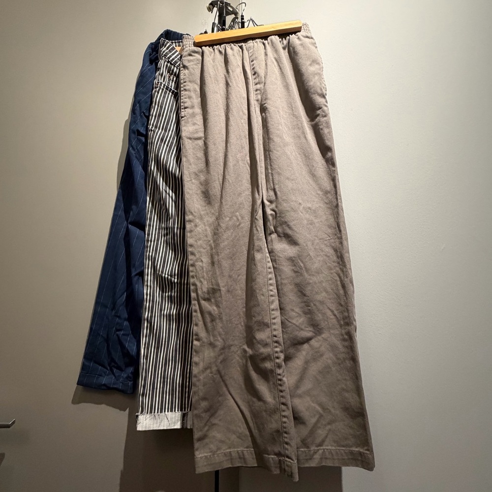 Womens 3 Pants bundle. Pull and bear and TNA from aritzia size 26 and 2xs